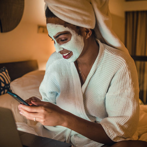 Hoe een masker tijdens je slaap je huid verbetert